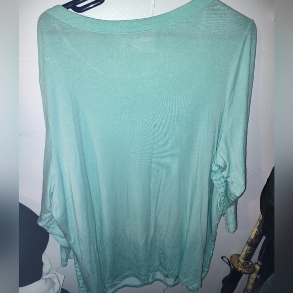 Crossed and barreled lace front scoop neck tee - Picture 4 of 5